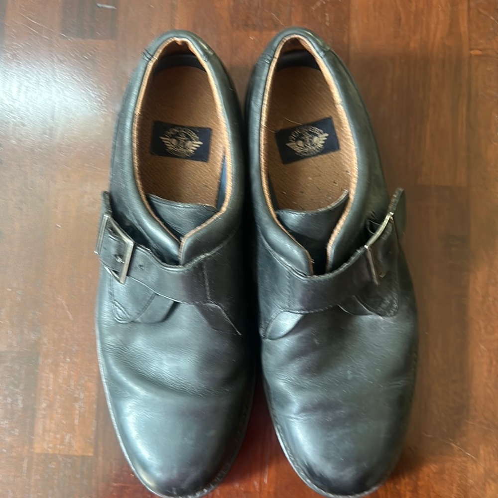 Dockers buckle dress shoes size 10! Shoes are in awesome condition!